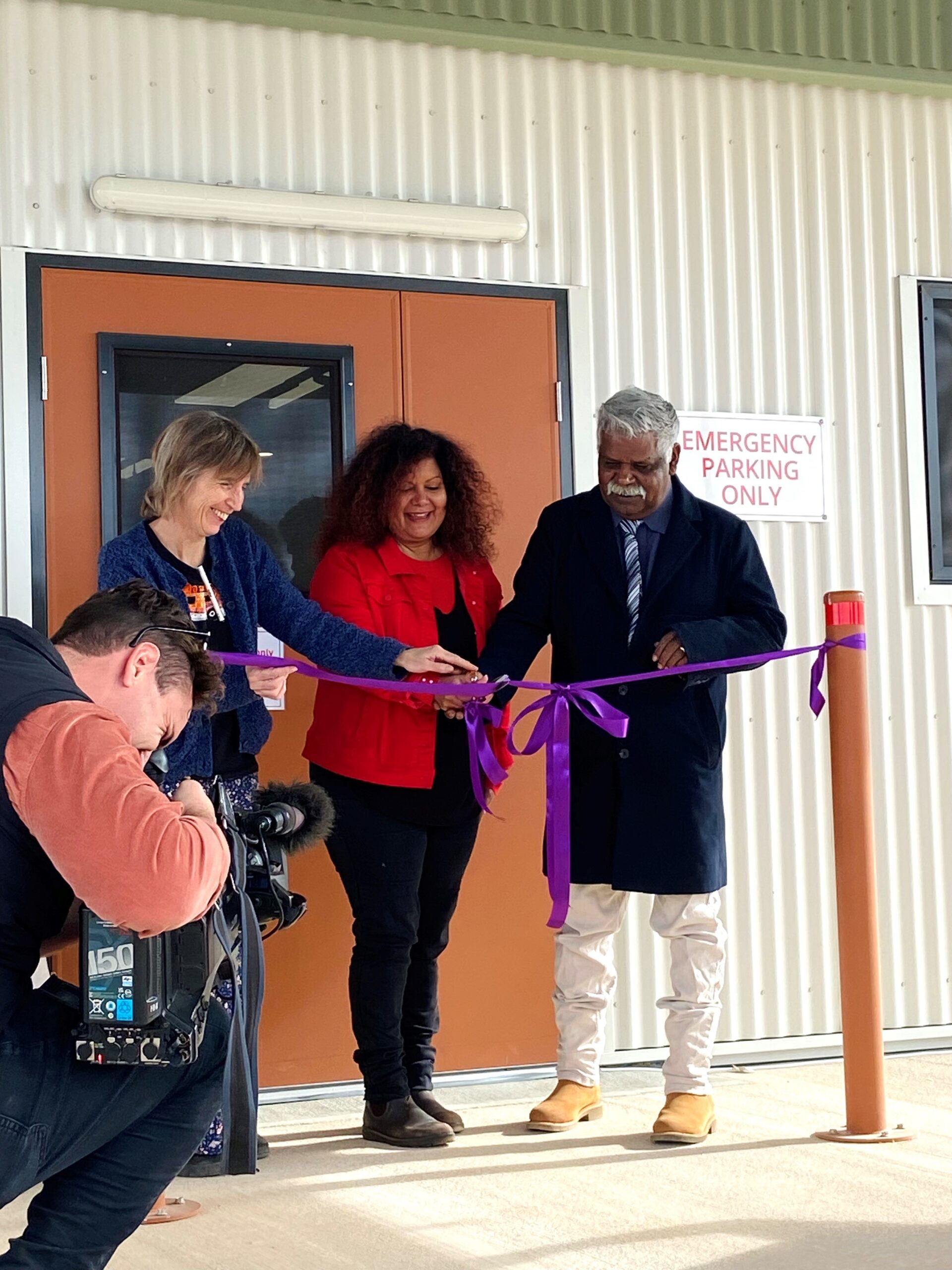 purple-house-renal-clinic-coober-pedy-shape-australia_4